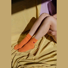 Chaussettes orange à broderie fleur | Laine & fibres recyclées